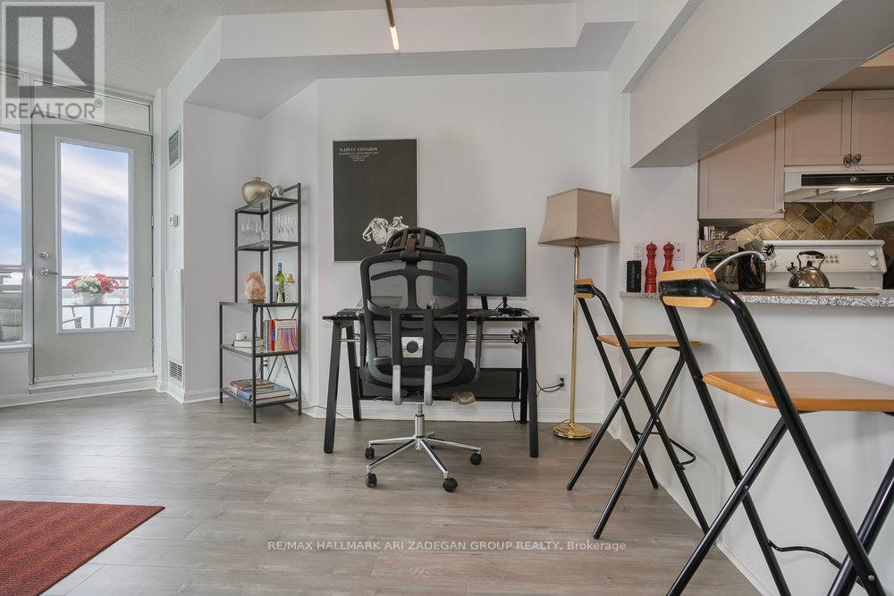 1518 - 230 Queens Quay W, Toronto, Ontario  M5J 2Y7 - Photo 11 - C12181819