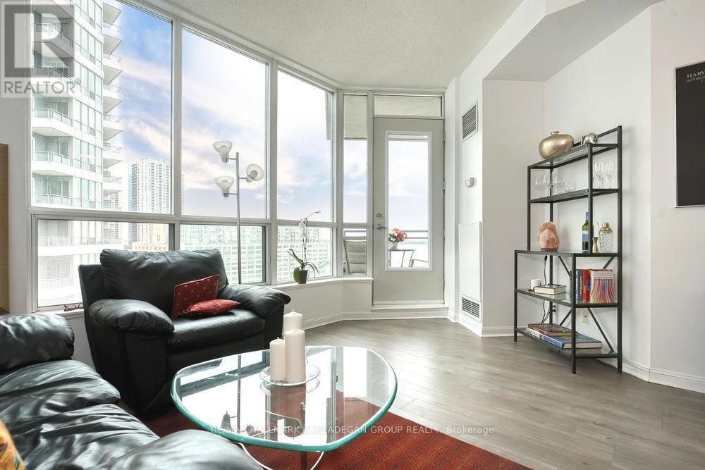 1518 - 230 Queens Quay W, Toronto, Ontario  M5J 2Y7 - Photo 17 - C12181819