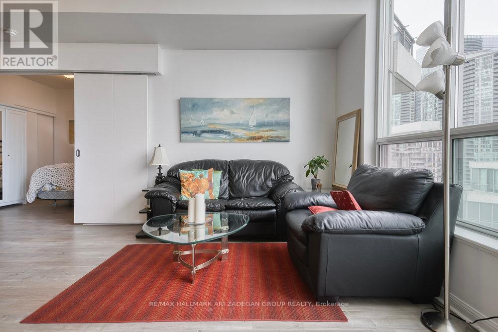 1518 - 230 Queens Quay W, Toronto, Ontario  M5J 2Y7 - Photo 16 - C12181819