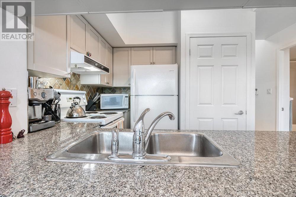 1518 - 230 Queens Quay W, Toronto, Ontario  M5J 2Y7 - Photo 6 - C12181819