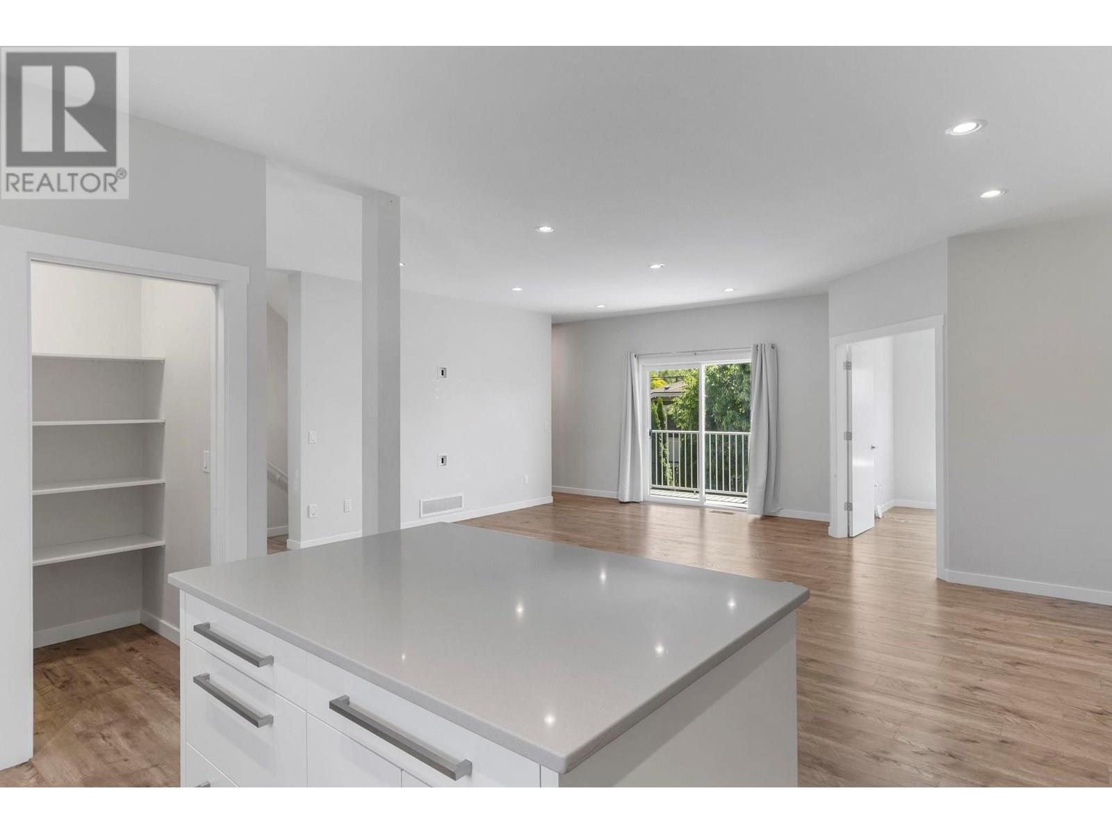 140 Mills Road Unit# 2, Kelowna, British Columbia  V1V 1V1 - Photo 4 - 10351266