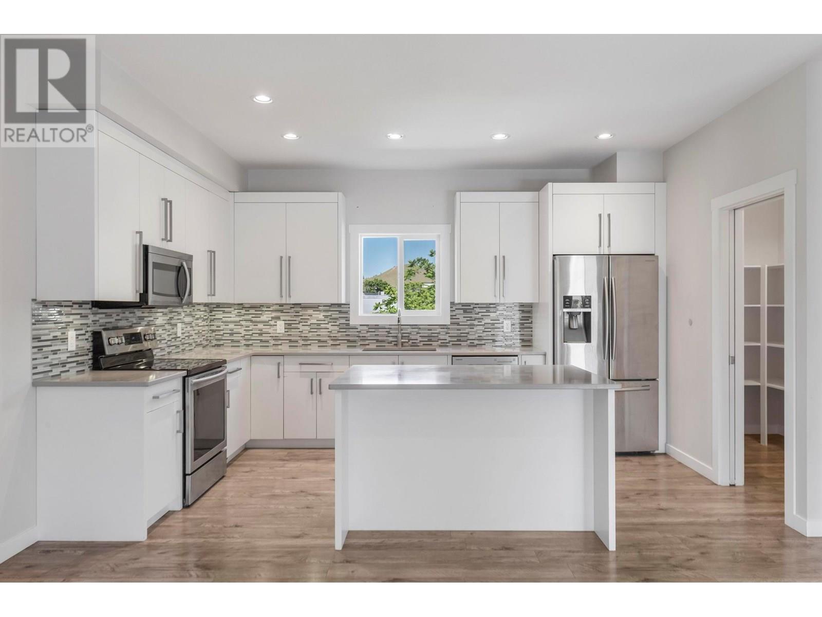 140 Mills Road Unit# 2, Kelowna, British Columbia  V1V 1V1 - Photo 3 - 10351266