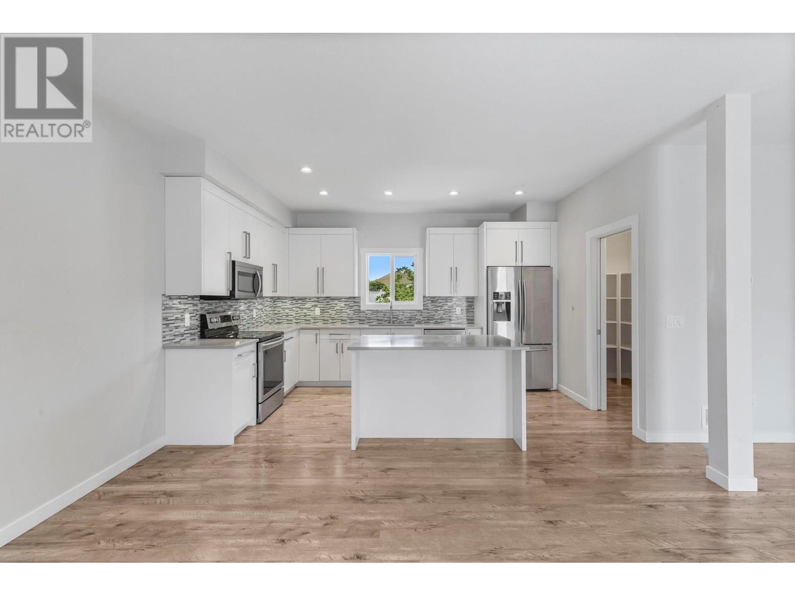 140 Mills Road Unit# 2, Kelowna, British Columbia  V1V 1V1 - Photo 2 - 10351266