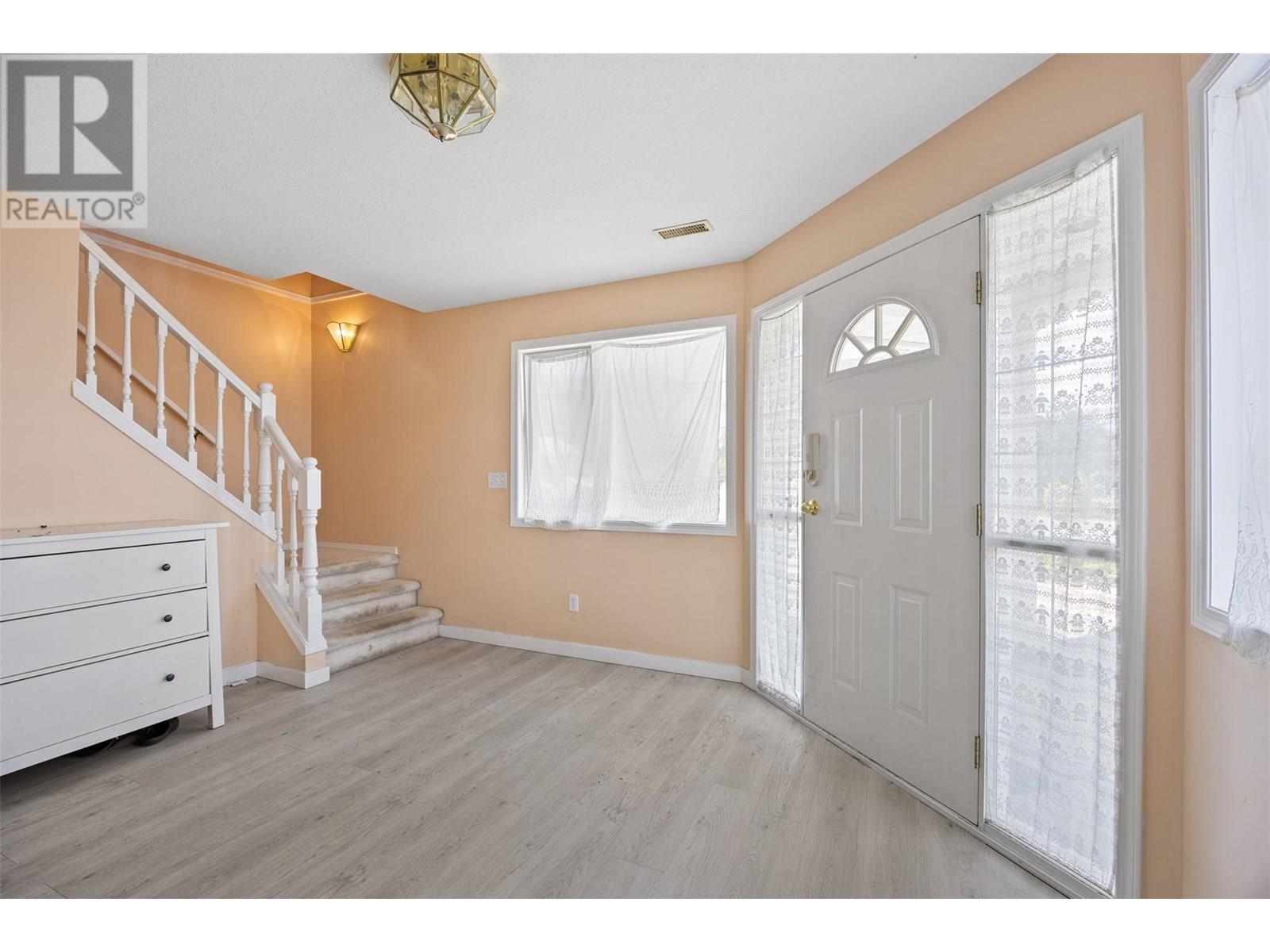 587 Monarch Drive, Kamloops, British Columbia  V2E 2L9 - Photo 6 - 10351702