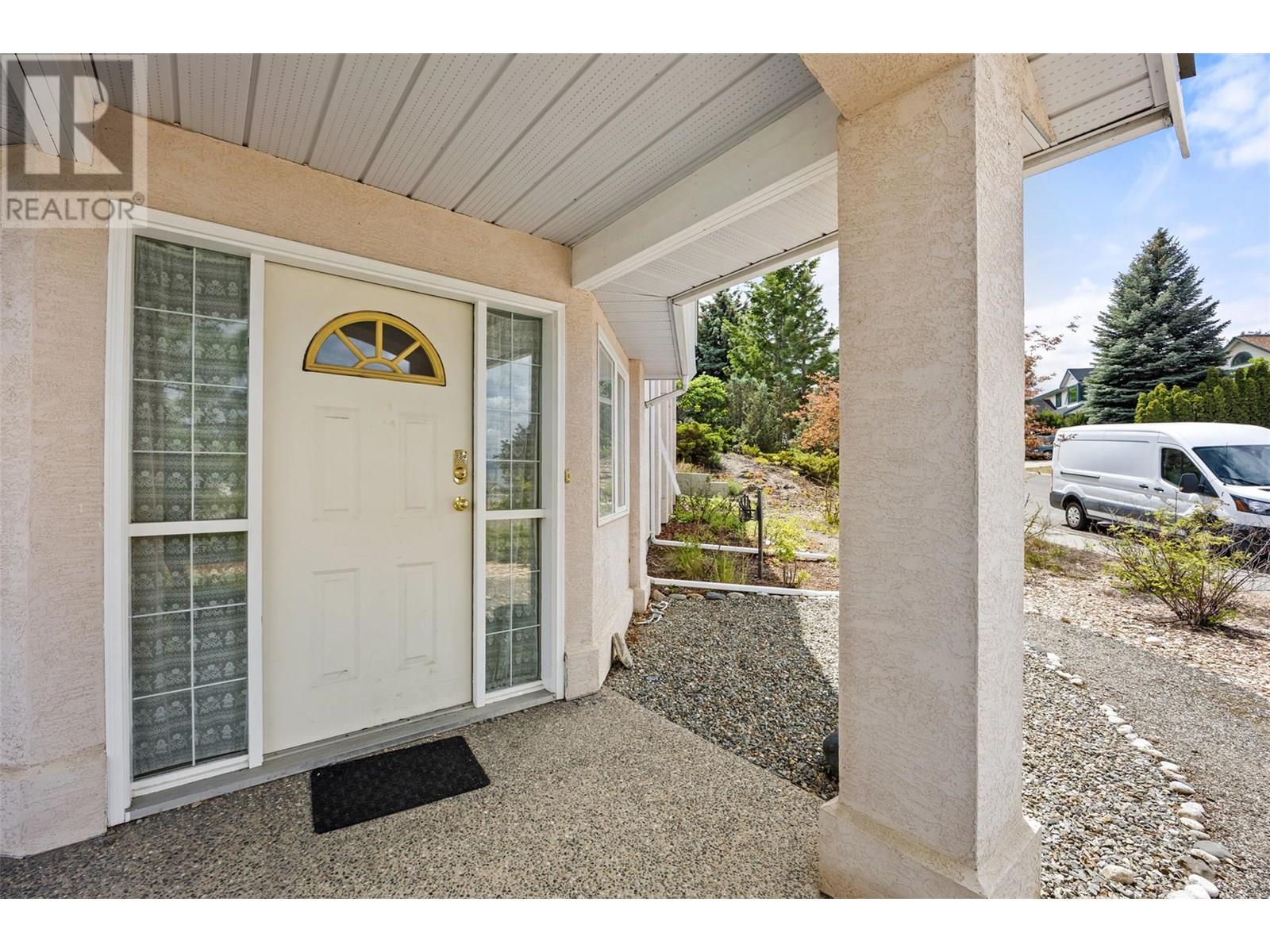 587 Monarch Drive, Kamloops, British Columbia  V2E 2L9 - Photo 5 - 10351702