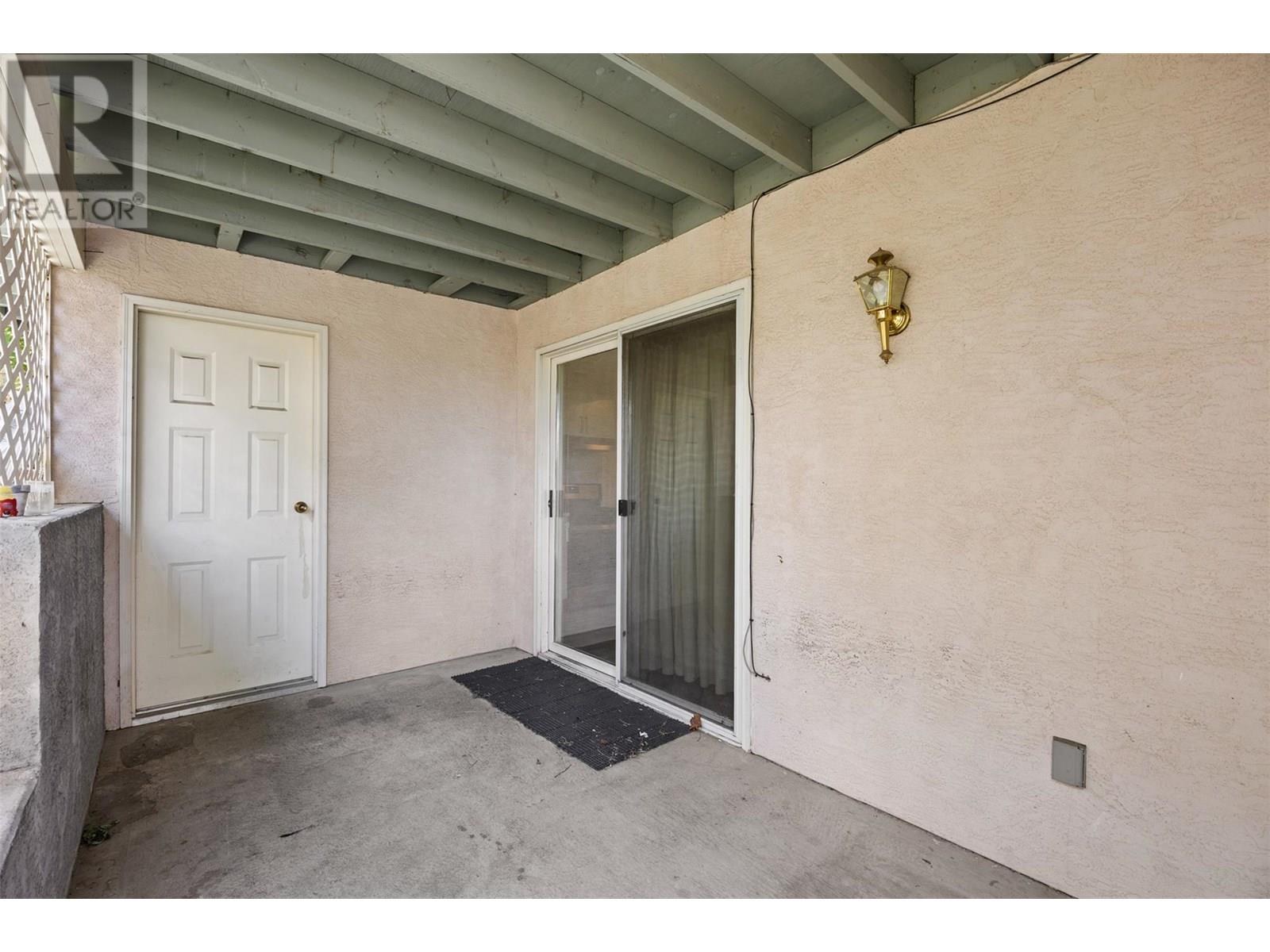 587 Monarch Drive, Kamloops, British Columbia  V2E 2L9 - Photo 31 - 10351702