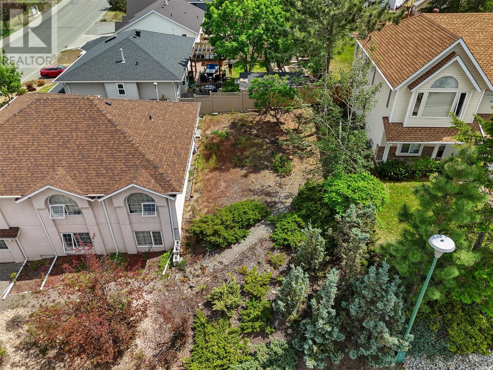 587 Monarch Drive, Kamloops, British Columbia  V2E 2L9 - Photo 3 - 10351702