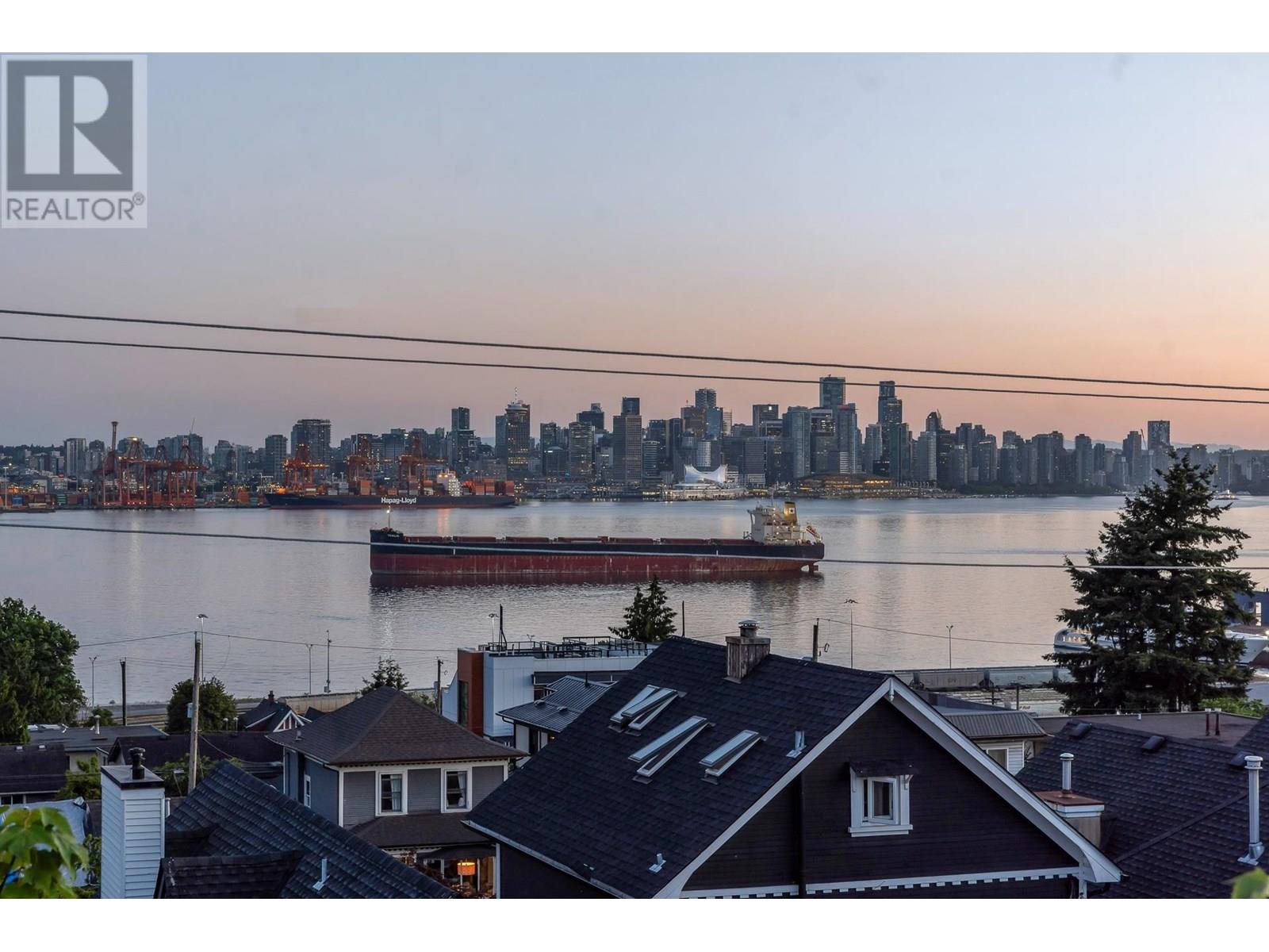404 245 St. Davids Avenue, North Vancouver, British Columbia  V7L 3N9 - Photo 3 - R3014729
