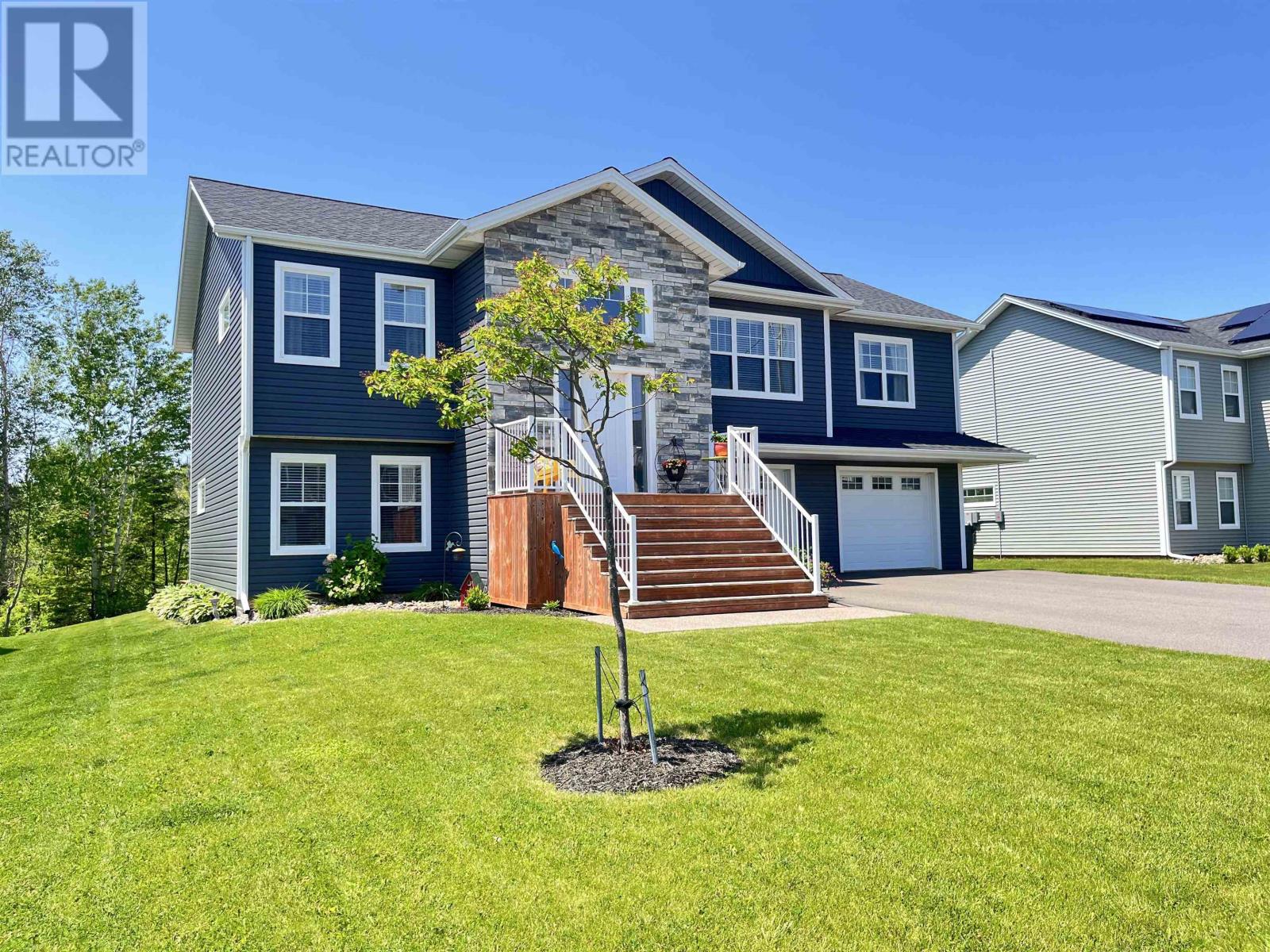 Property at 185 Essex Crescent image 2