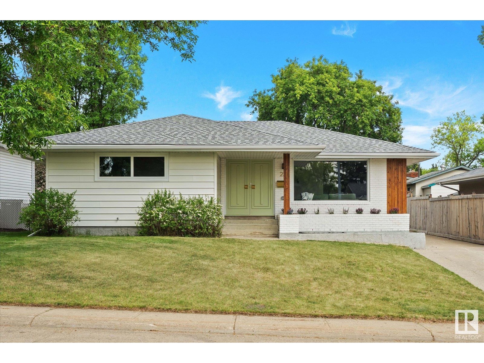 Property at 23 GRANVILLE CR image 2
