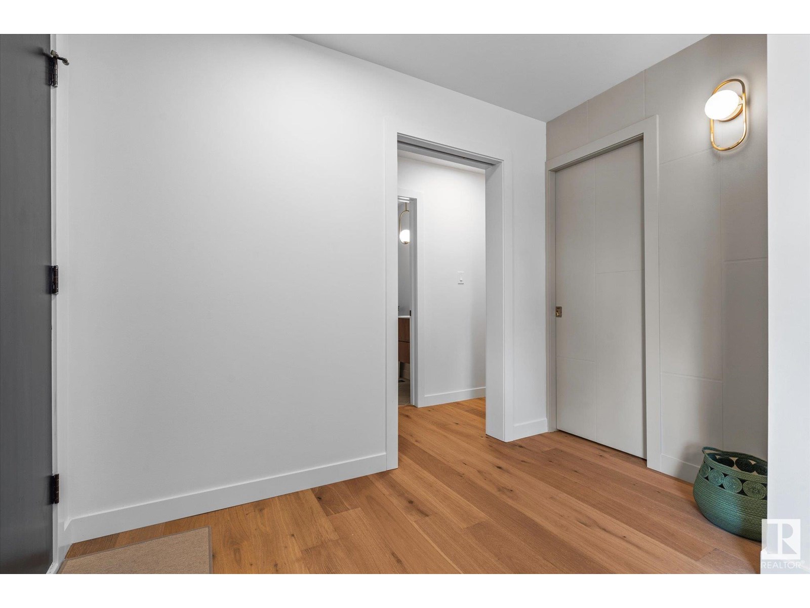 Property at 23 GRANVILLE CR image 3
