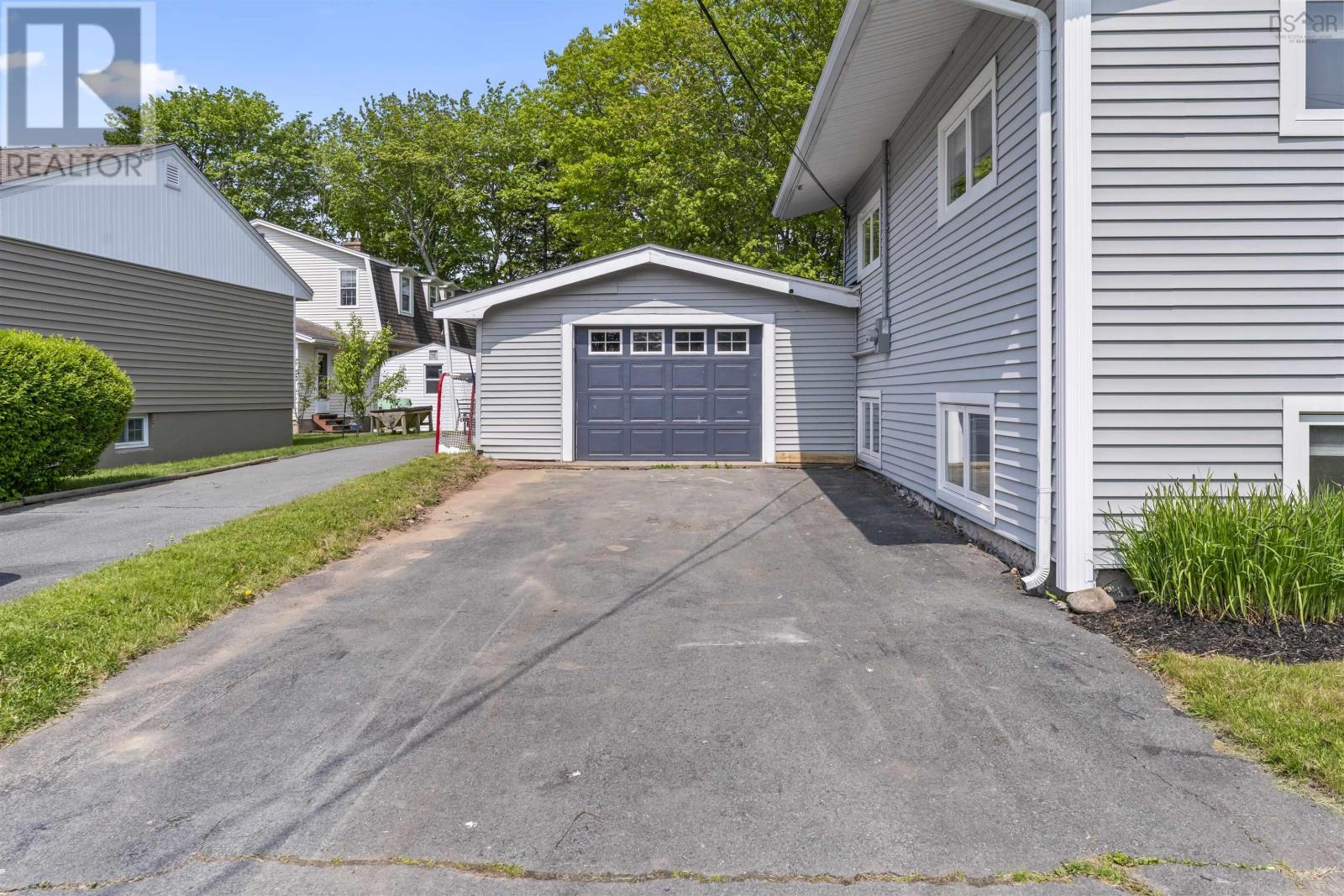 572 Basinview Drive, Bedford, Nova Scotia  B4A 1T7 - Photo 2 - 202514288