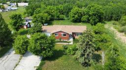 Property: 36 LONI BEACH Road, Gimli, Manitoba