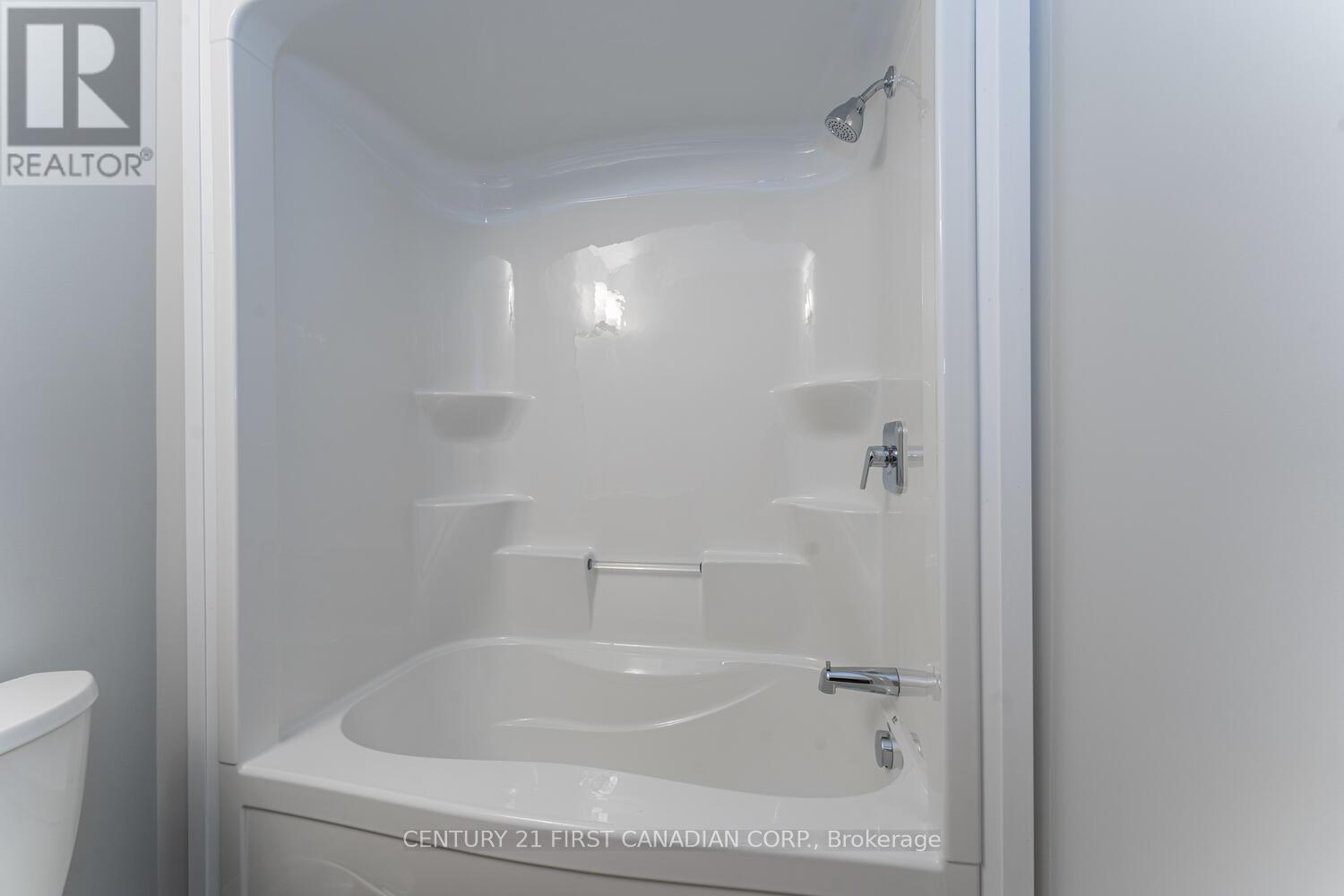 7 - 17 Nicholson Street, Lucan Biddulph (Lucan), Ontario  N0M 2J0 - Photo 24 - X12215852