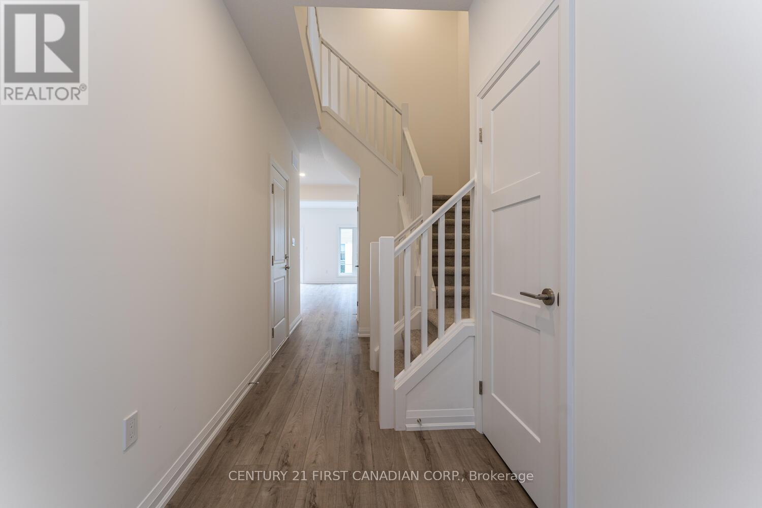 7 - 17 Nicholson Street, Lucan Biddulph (Lucan), Ontario  N0M 2J0 - Photo 3 - X12215852