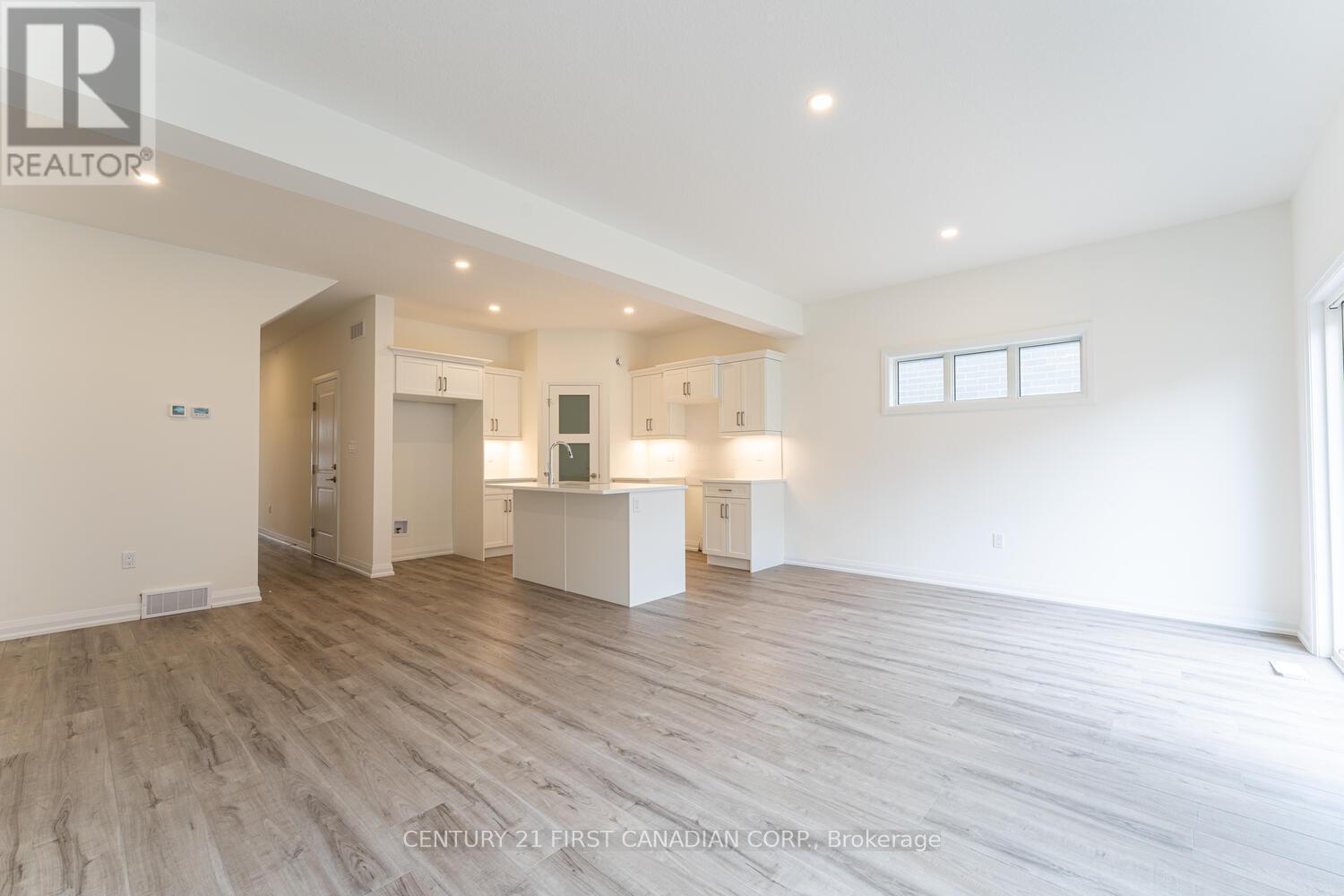 7 - 17 Nicholson Street, Lucan Biddulph (Lucan), Ontario  N0M 2J0 - Photo 4 - X12215852