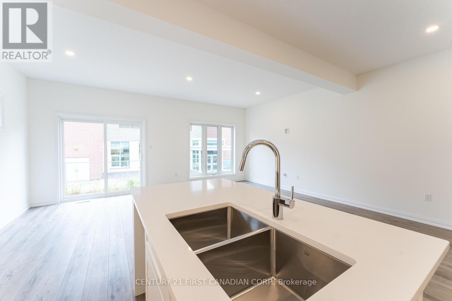 7 - 17 Nicholson Street, Lucan Biddulph (Lucan), Ontario  N0M 2J0 - Photo 7 - X12215852