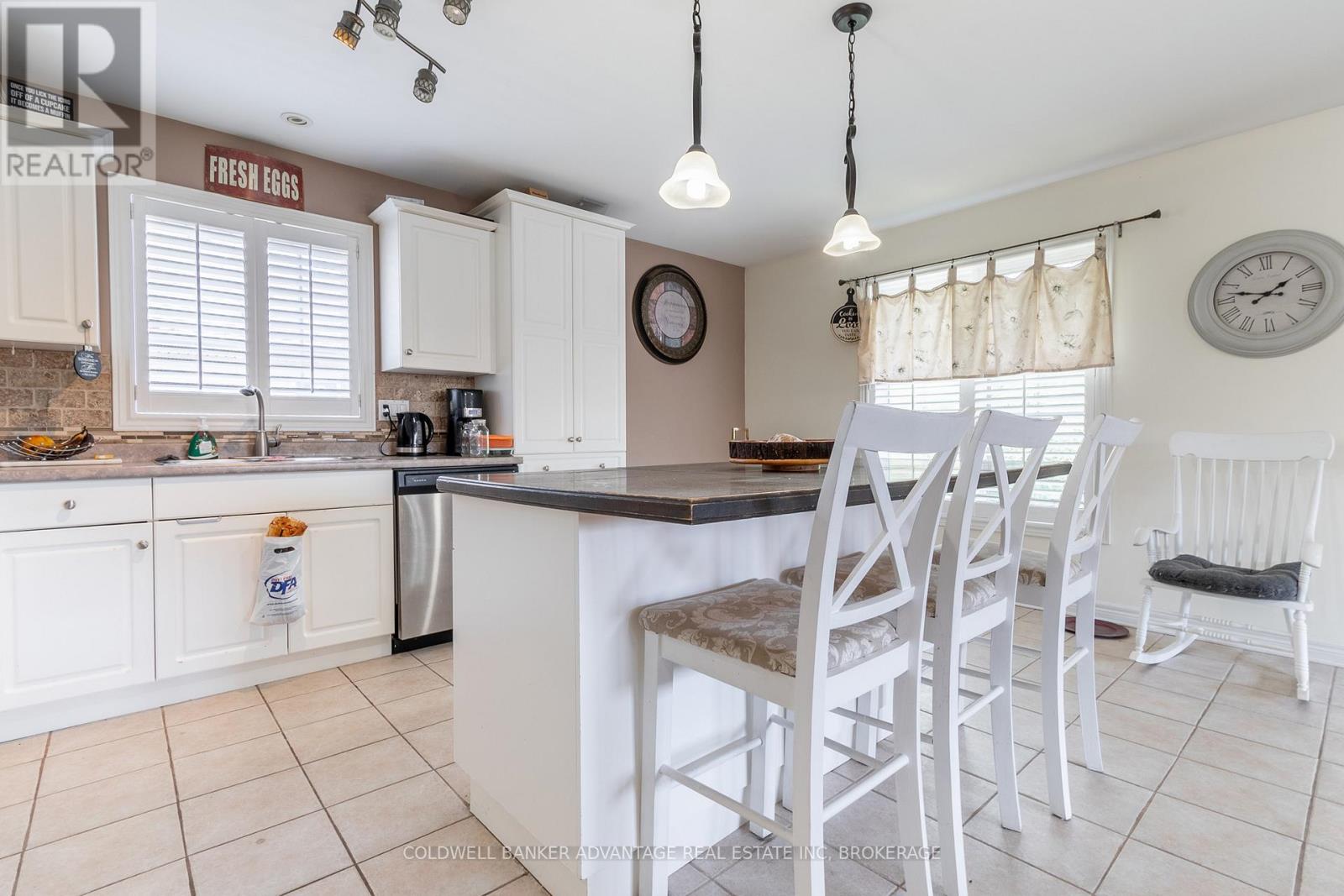 16 Wellandvale Drive, Welland, Ontario  L3C 7C4 - Photo 7 - X12215792