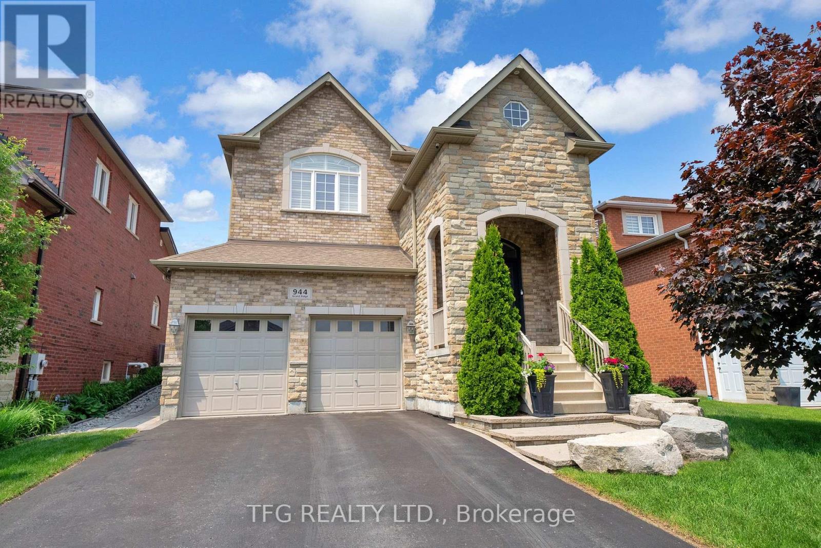 944 GRAND RIDGE AVENUE, Oshawa, Ontario
