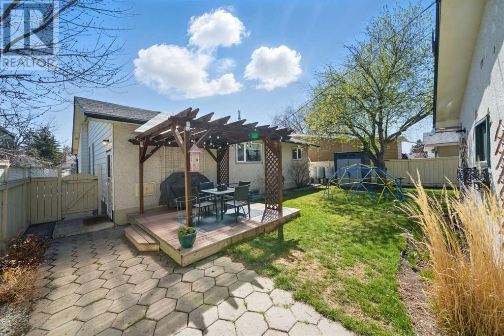 828 Hunterston Crescent Nw, Calgary, Alberta  T2K 4N2 - Photo 38 - A2215364