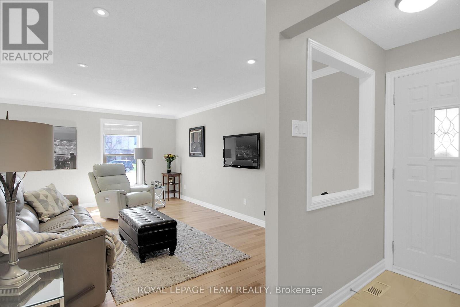 167 Abbeyhill Drive, Ottawa, Ontario  K2L 2E9 - Photo 14 - X12215758
