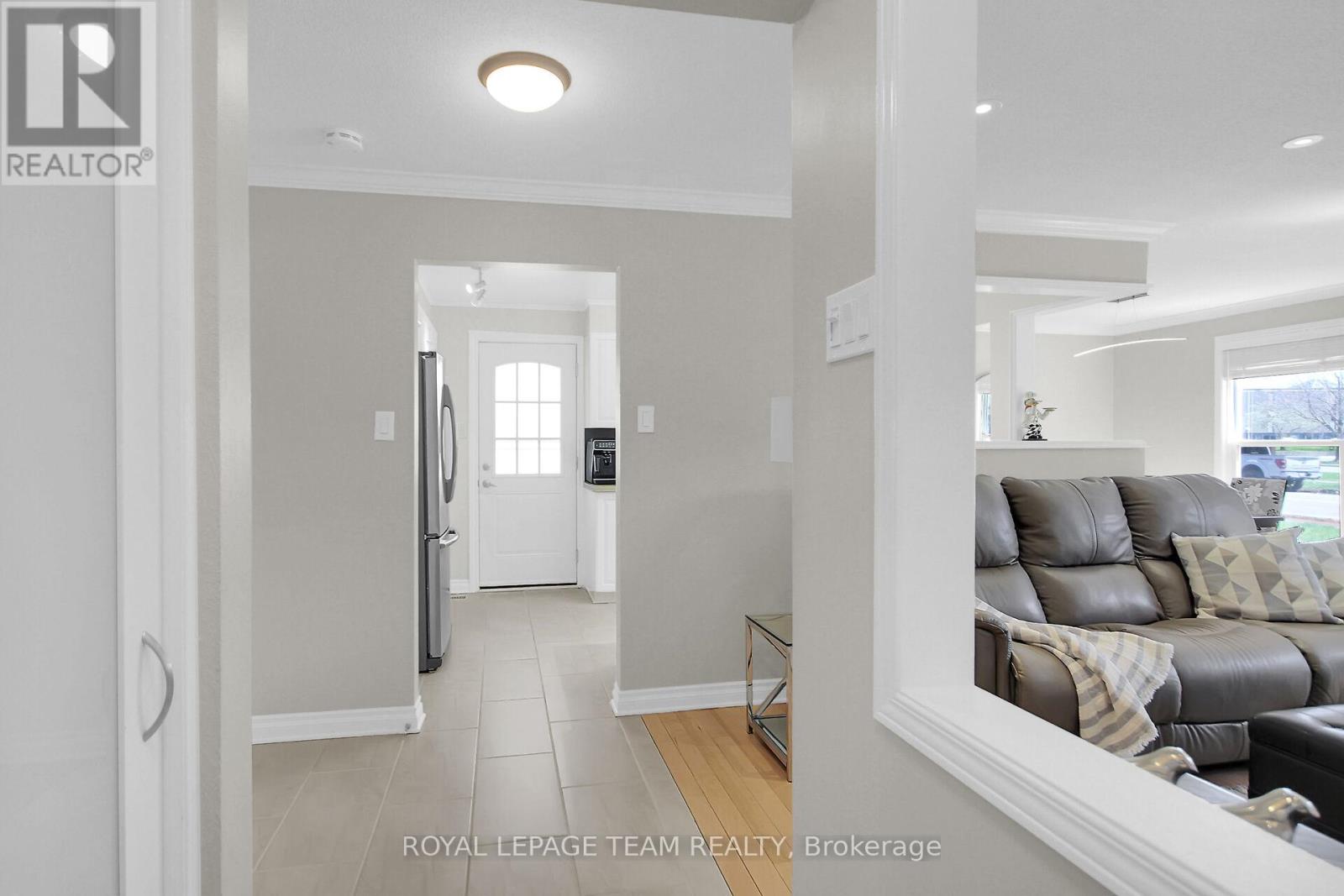 167 Abbeyhill Drive, Ottawa, Ontario  K2L 2E9 - Photo 15 - X12215758