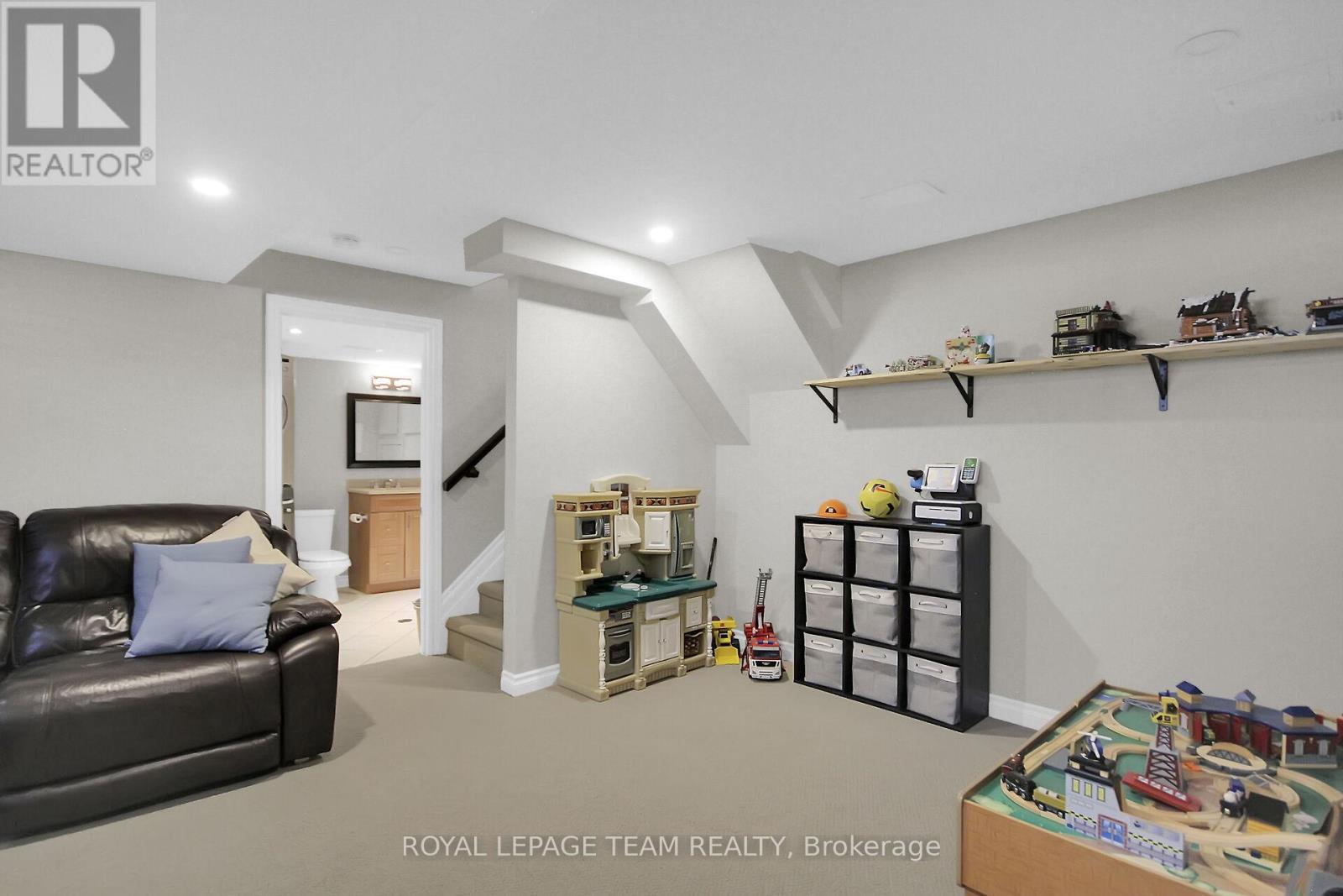 167 Abbeyhill Drive, Ottawa, Ontario  K2L 2E9 - Photo 24 - X12215758