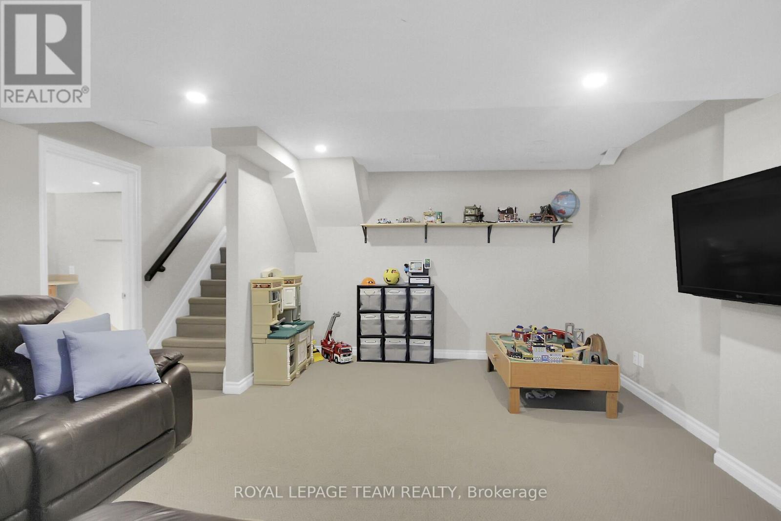 167 Abbeyhill Drive, Ottawa, Ontario  K2L 2E9 - Photo 25 - X12215758