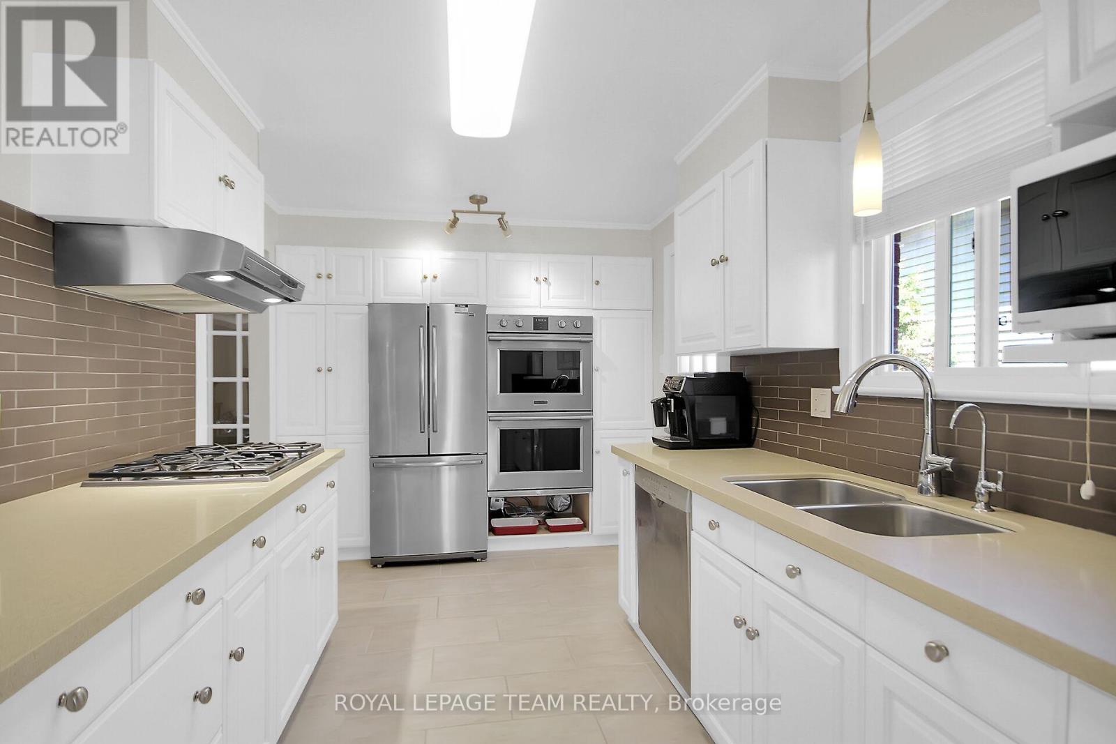 167 Abbeyhill Drive, Ottawa, Ontario  K2L 2E9 - Photo 6 - X12215758