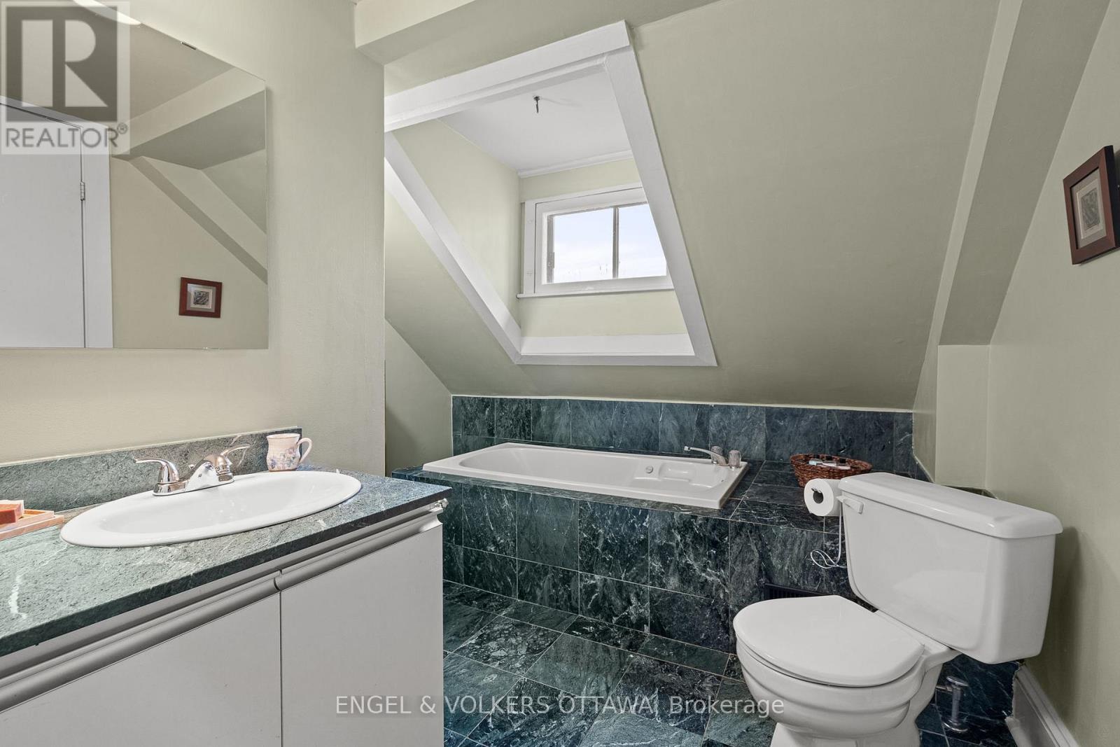 674 Melbourne Avenue, Ottawa, Ontario  K2A 1X5 - Photo 30 - X12215765