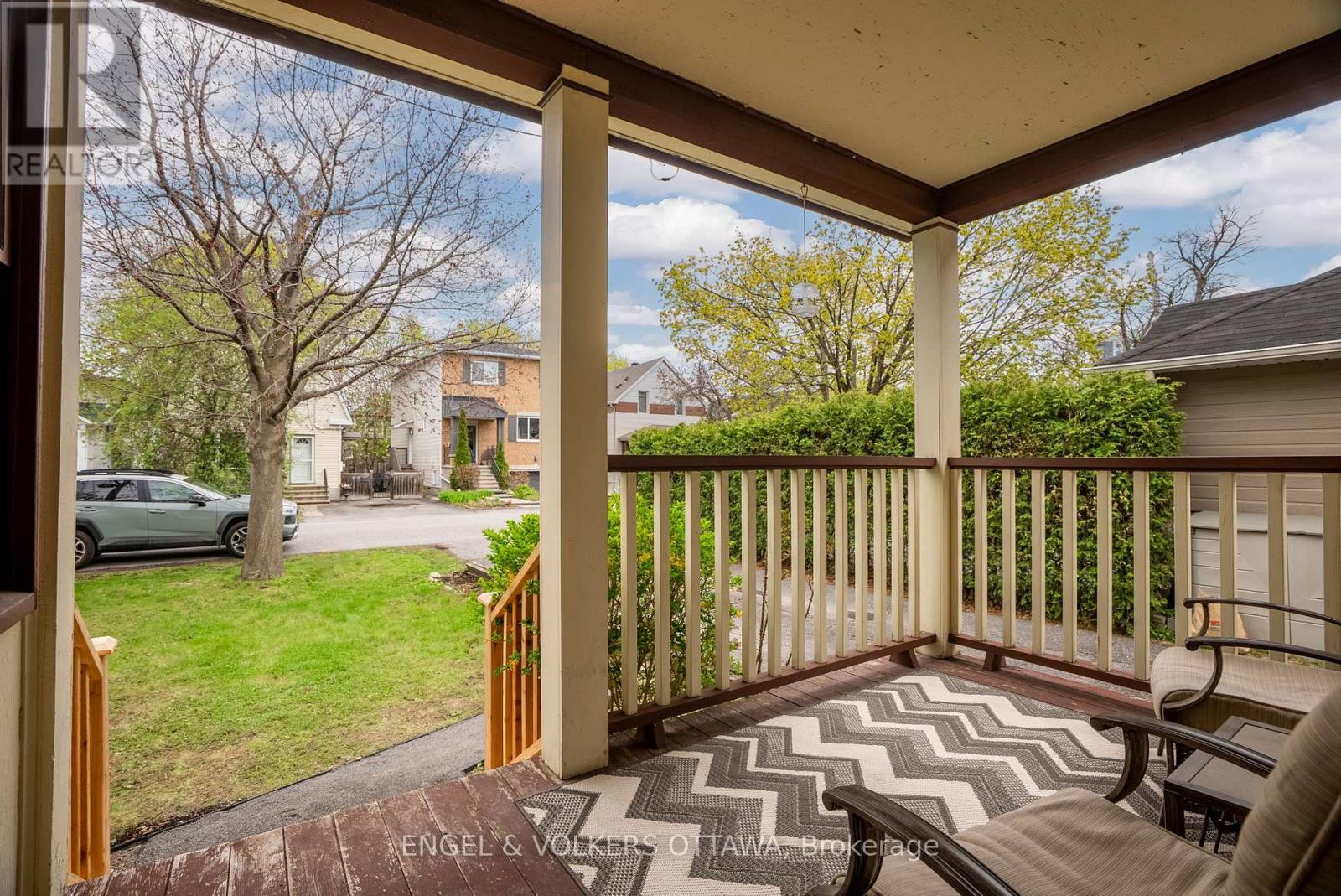 674 Melbourne Avenue, Ottawa, Ontario  K2A 1X5 - Photo 5 - X12215765