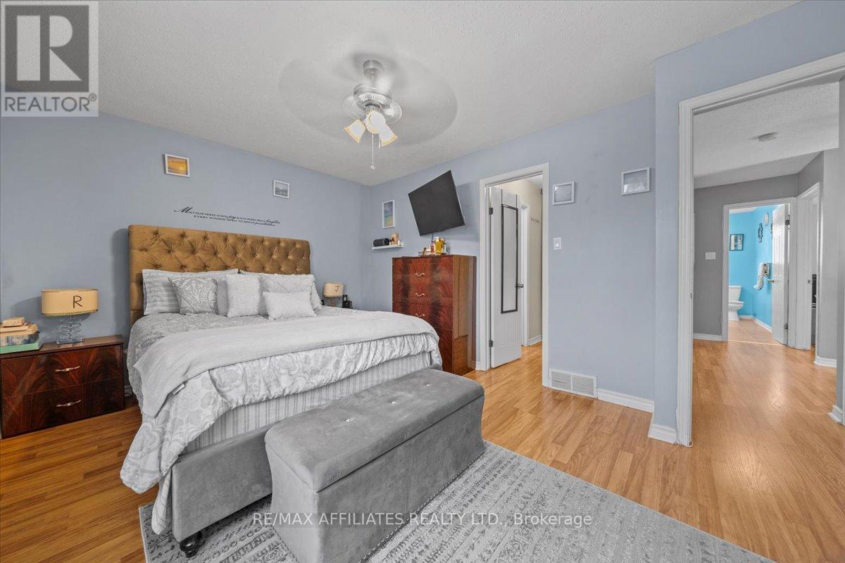 300 Sylvie Terrace, Ottawa, Ontario  K1E 3M2 - Photo 24 - X12215821