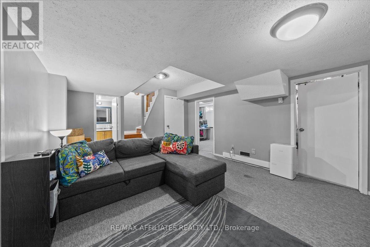 300 Sylvie Terrace, Ottawa, Ontario  K1E 3M2 - Photo 26 - X12215821