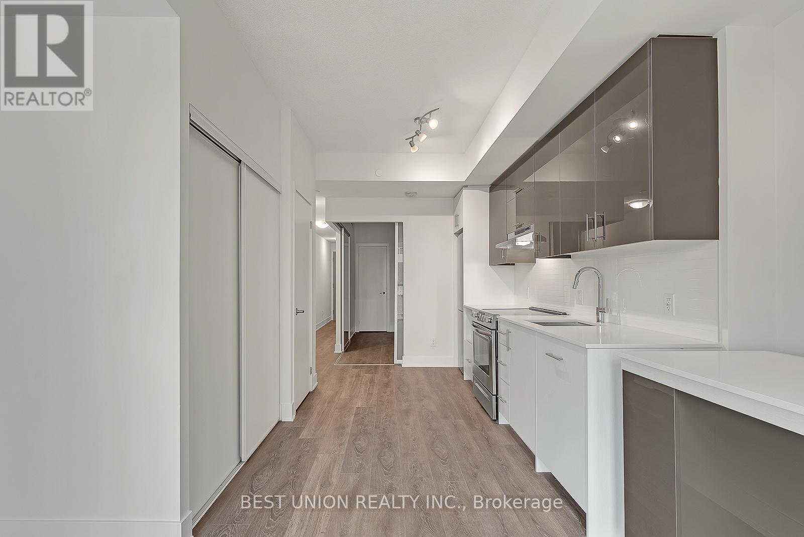 703 - 188 Fairview Mall Drive, Toronto (Don Valley Village), Ontario  M2J 4T1 - Photo 6 - C12215781