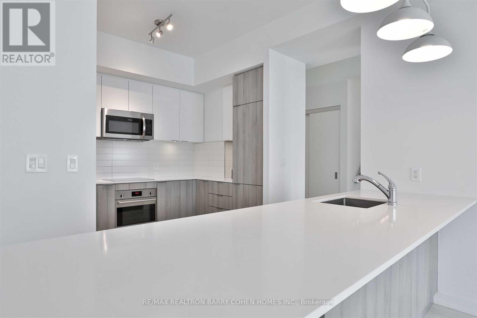 Th103 - 223 St Clair Avenue W, Toronto, Ontario  M4V 1R3 - Photo 10 - C12215806