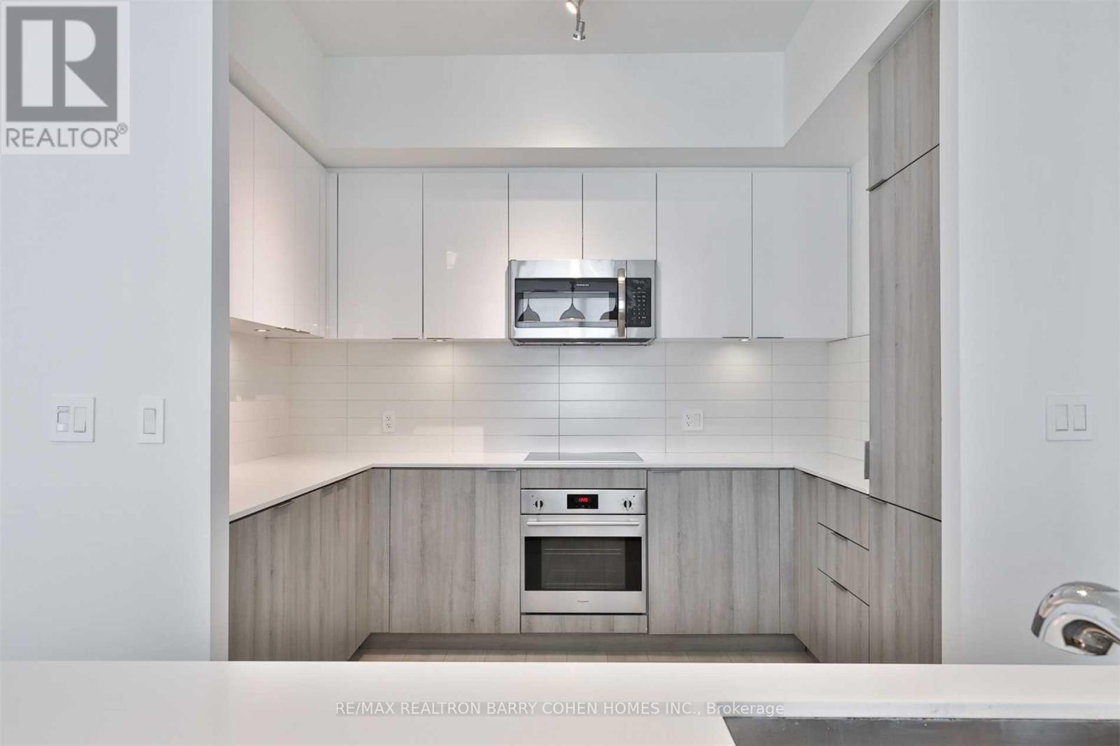 Th103 - 223 St Clair Avenue W, Toronto, Ontario  M4V 1R3 - Photo 11 - C12215806