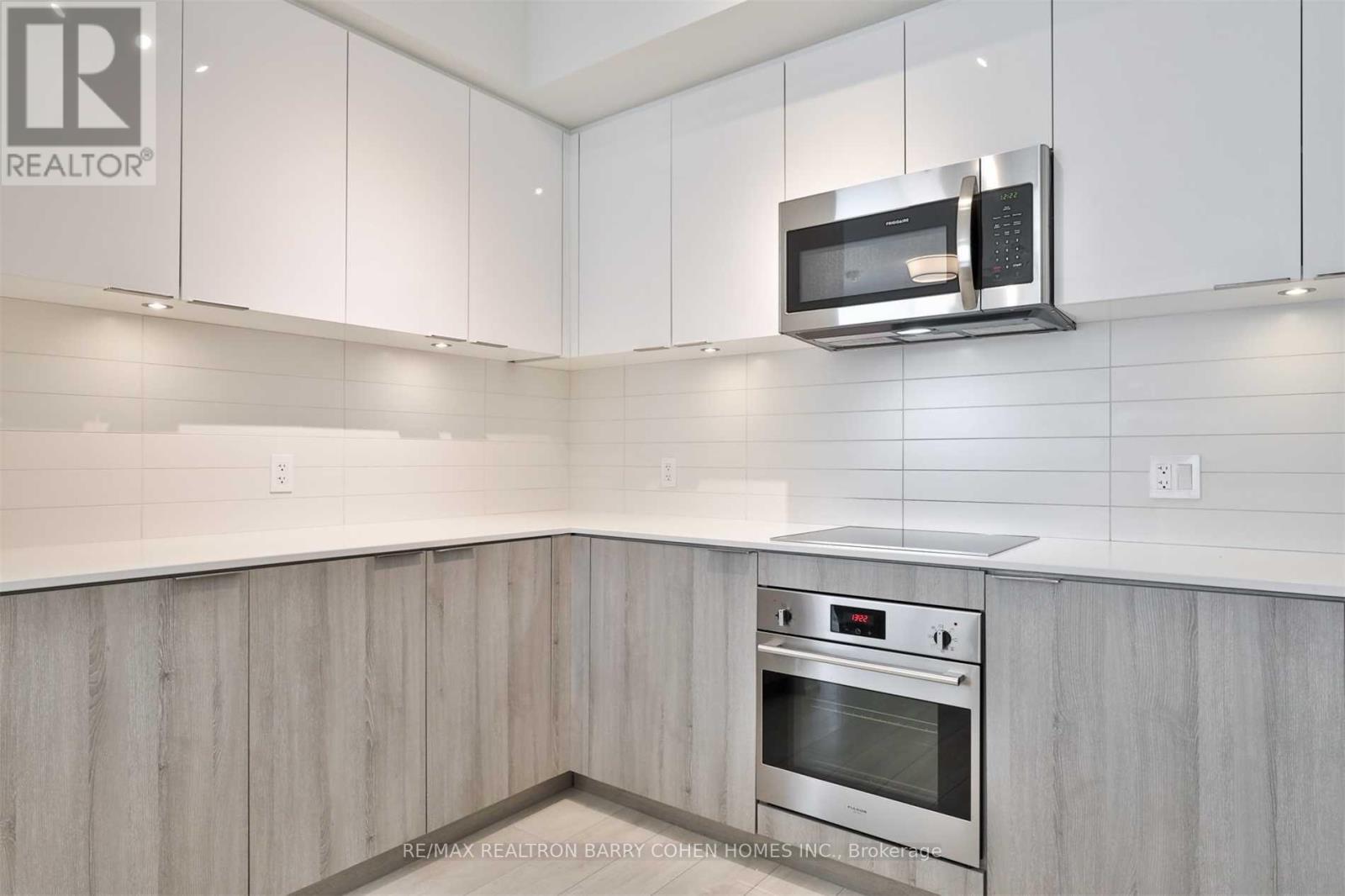 Th103 - 223 St Clair Avenue W, Toronto, Ontario  M4V 1R3 - Photo 12 - C12215806