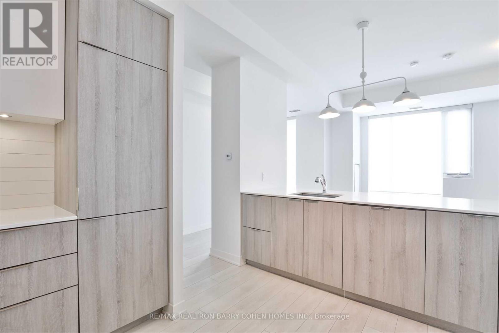 Th103 - 223 St Clair Avenue W, Toronto, Ontario  M4V 1R3 - Photo 13 - C12215806