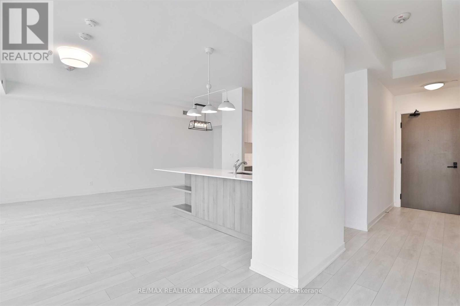 Th103 - 223 St Clair Avenue W, Toronto, Ontario  M4V 1R3 - Photo 3 - C12215806
