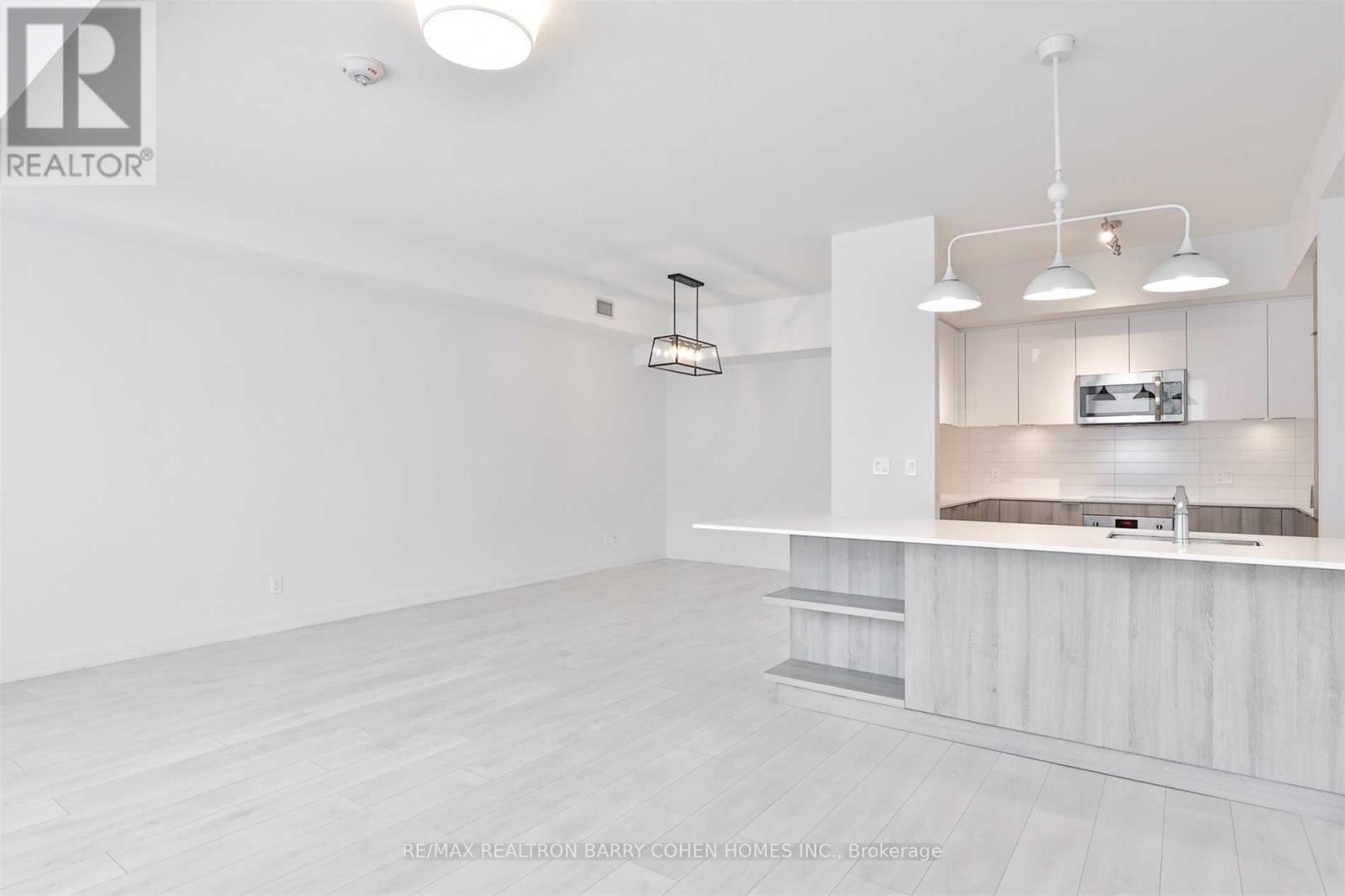 Th103 - 223 St Clair Avenue W, Toronto, Ontario  M4V 1R3 - Photo 6 - C12215806