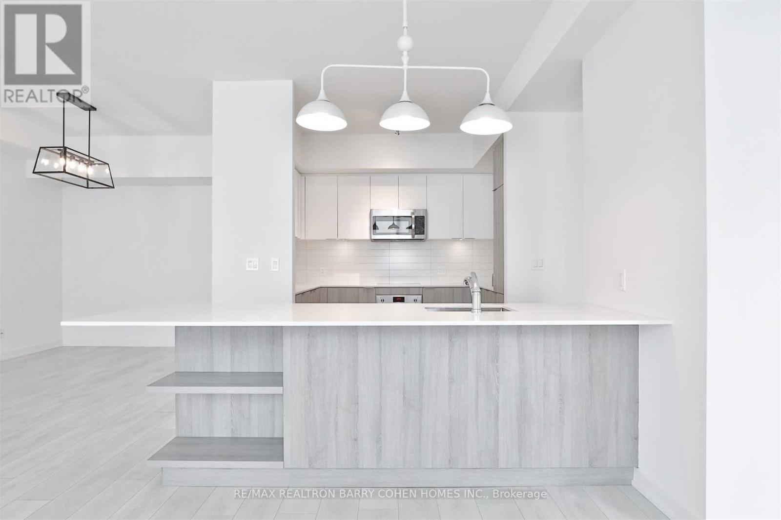 Th103 - 223 St Clair Avenue W, Toronto, Ontario  M4V 1R3 - Photo 7 - C12215806