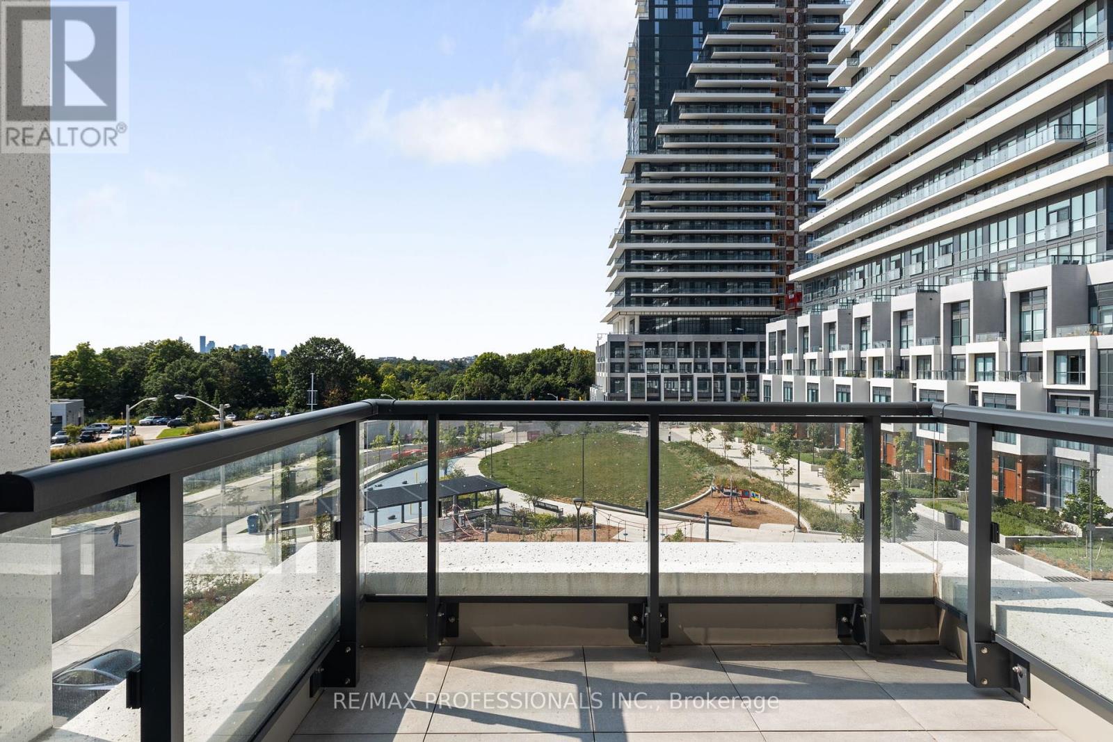 320 - 30 Inn On The Park Drive, Toronto (Banbury-Don Mills), Ontario  M3C 0P7 - Photo 9 - C12215820