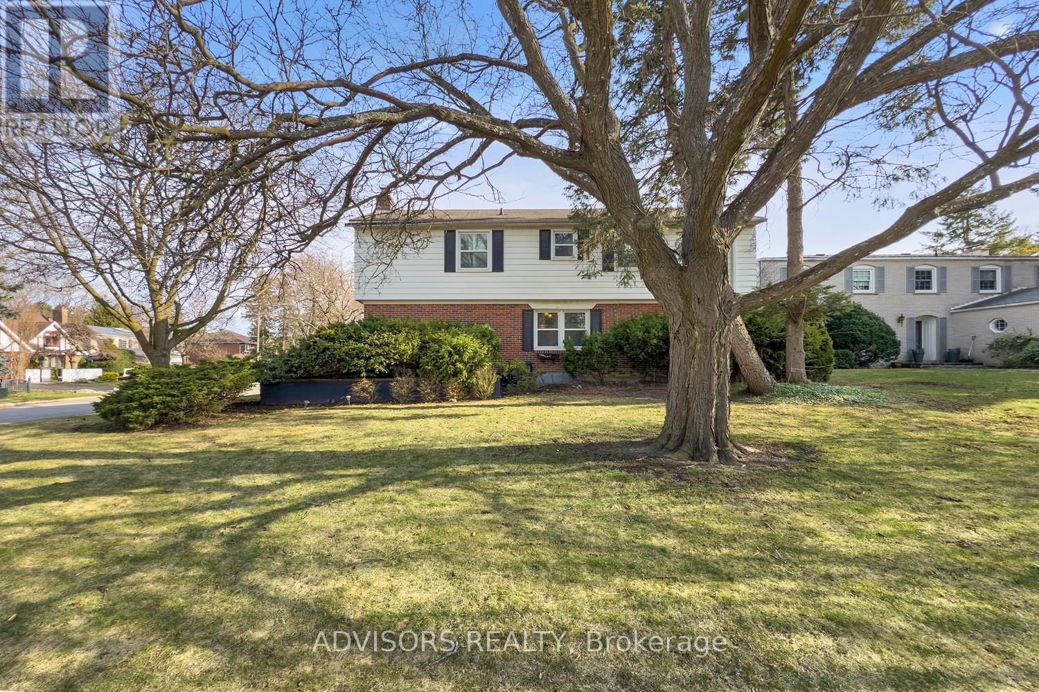 15 Alcaine Court, Markham (Thornhill), Ontario  L3T 2G8 - Photo 2 - N12212711