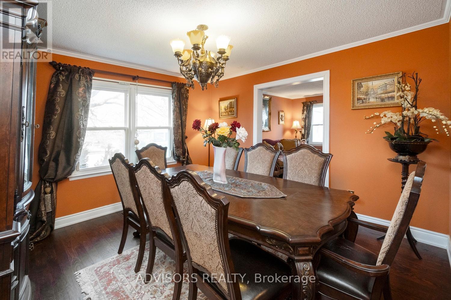 15 Alcaine Court, Markham (Thornhill), Ontario  L3T 2G8 - Photo 7 - N12212711