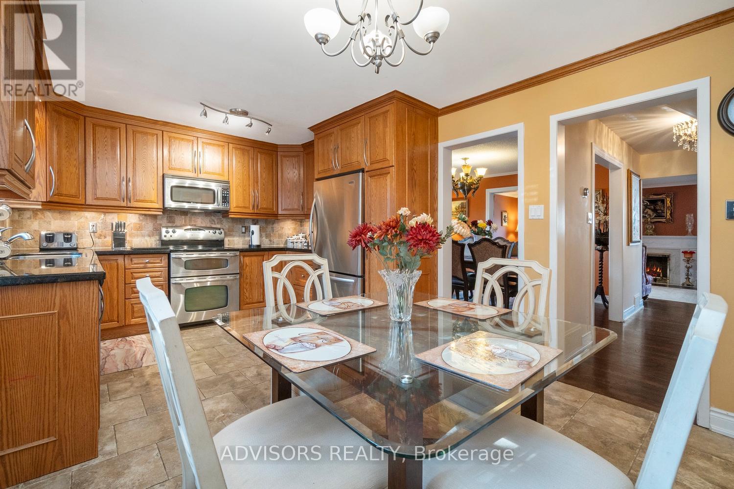15 Alcaine Court, Markham (Thornhill), Ontario  L3T 2G8 - Photo 9 - N12212711