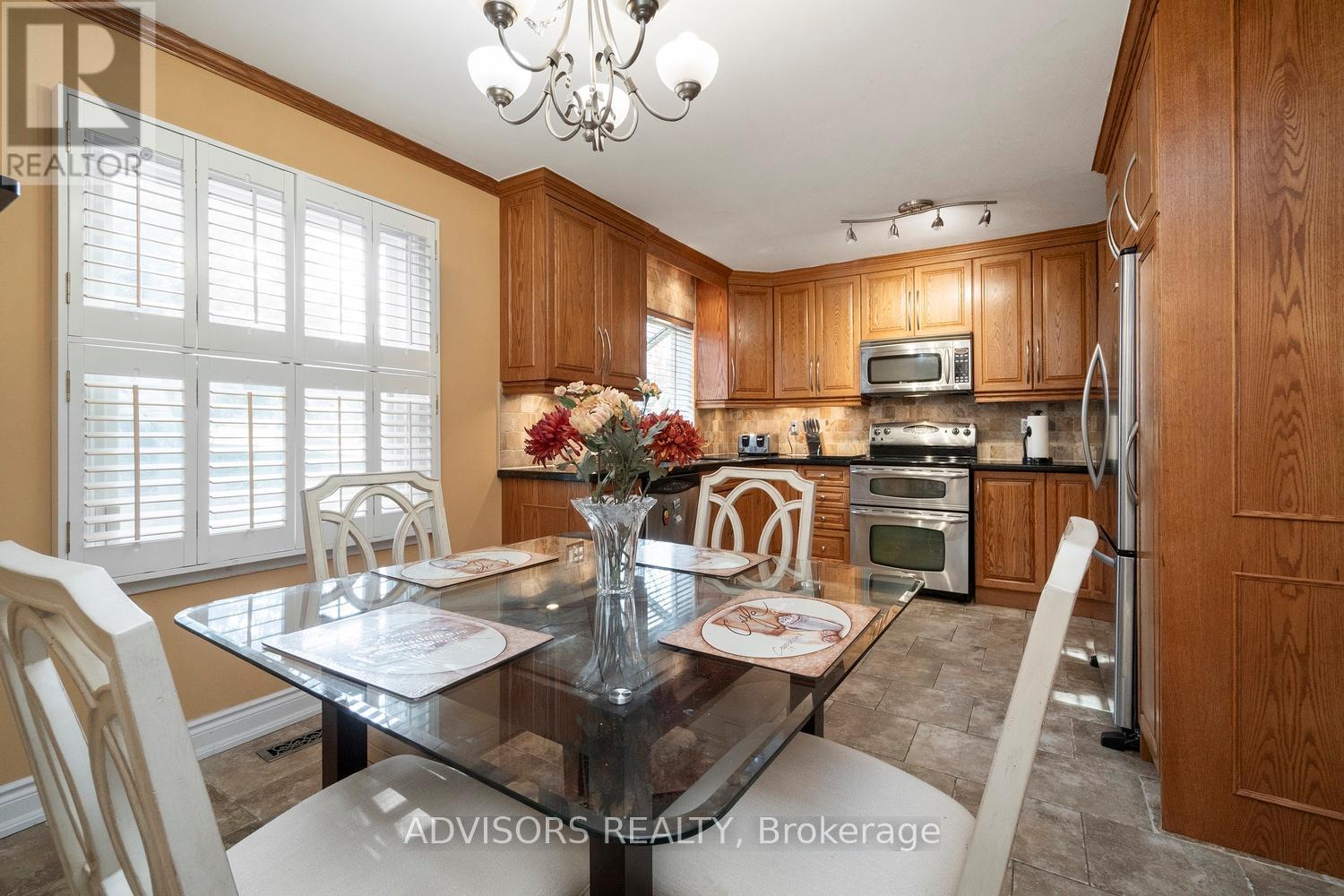 15 Alcaine Court, Markham (Thornhill), Ontario  L3T 2G8 - Photo 8 - N12212711
