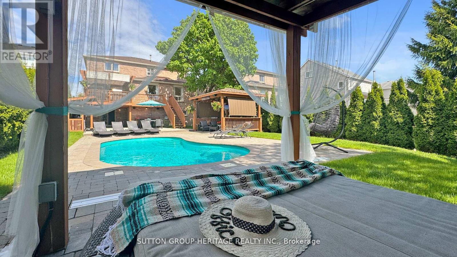 984 Rambleberry Avenue, Pickering, Ontario  L1V 5Y4 - Photo 8 - E12215783