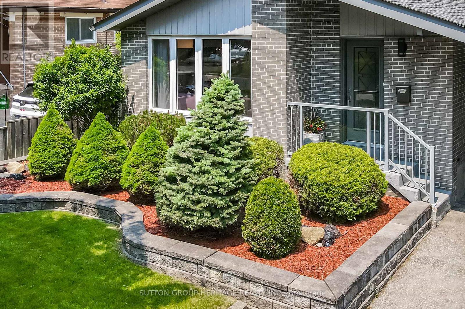 1406 Colmar Avenue, Pickering, Ontario  L1W 1C3 - Photo 2 - E12215785