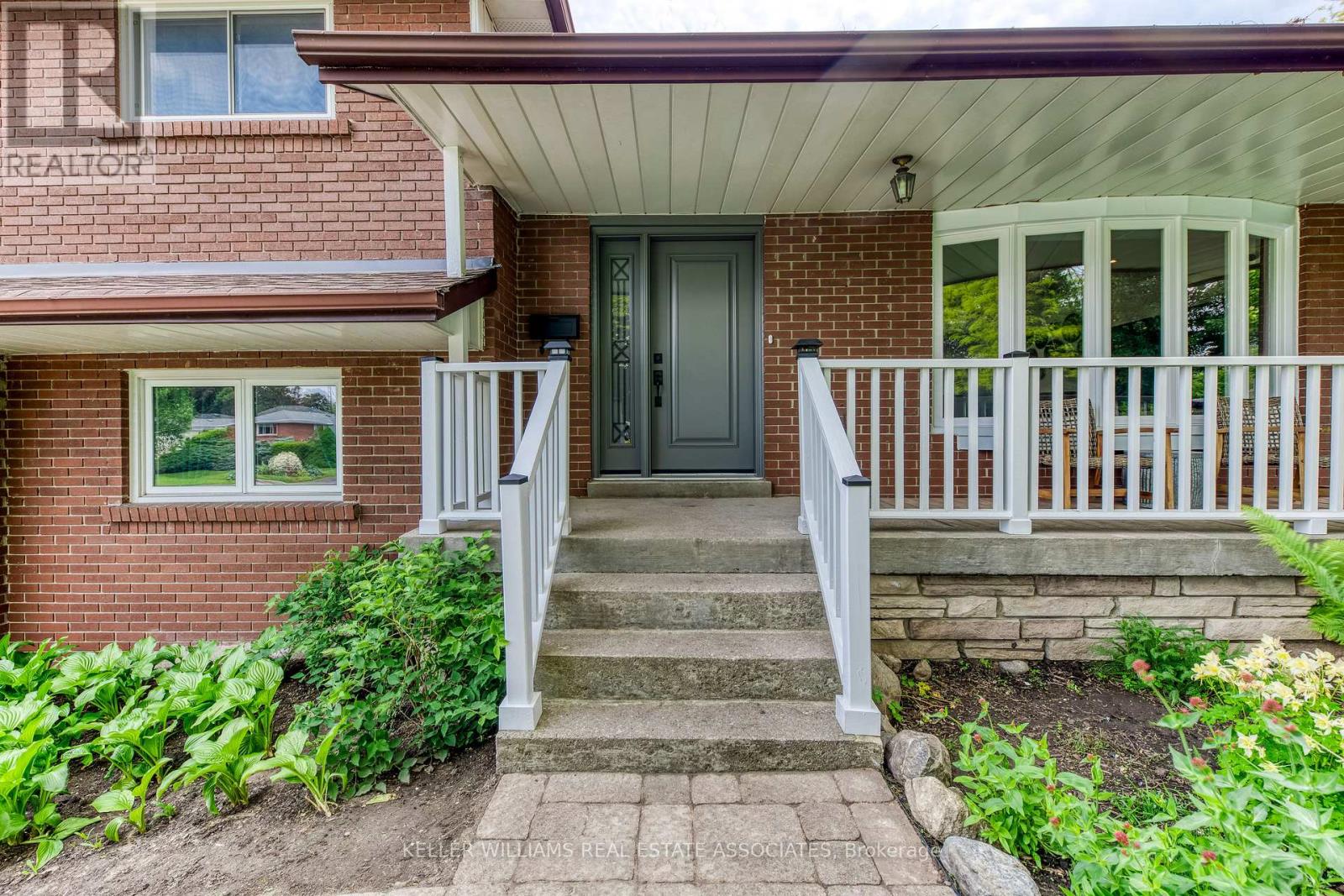 39 Hills Road, Ajax (South East), Ontario  L1S 2W2 - Photo 3 - E12215824