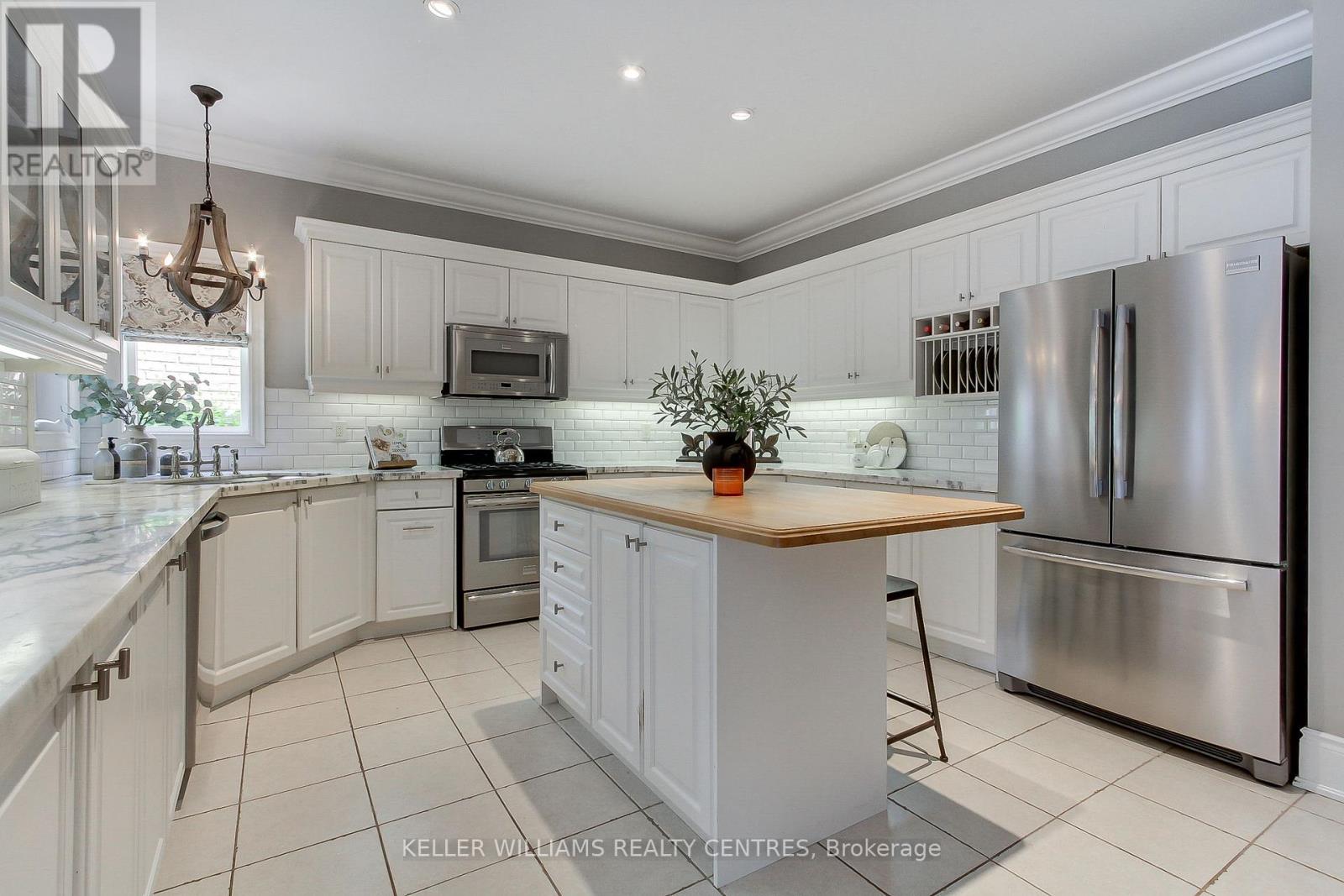 991 Ivsbridge Boulevard, Newmarket (Stonehaven-Wyndham), Ontario  L3X 2A2 - Photo 14 - N12215652